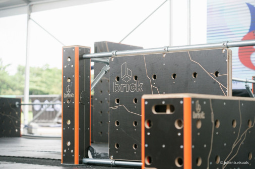 Деревянный фасад для конструкций из труб