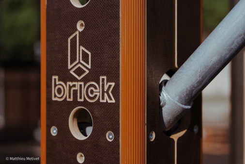 Деревянный столб для  конструкций из труб