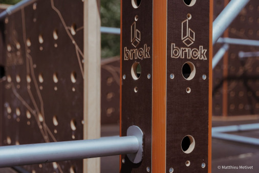 Деревянный столб для  конструкций из труб