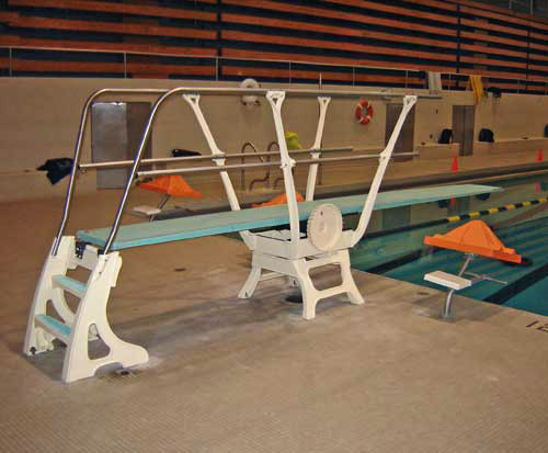 Трамплин DURAFLEX высотой 1м с поручнями с двух сторон